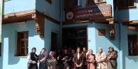 Gemlik'te 8 Mart Coşkusu: Başkan Şükrü Deviren Kadınlarla Omuz Omuza!