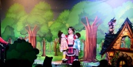Osmangazi'de Masal Tadında Gün: Çocuklar 'Hansel ve Gretel' ile Tiyatro Coşkusu Yaşadı!