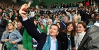 Bursaspor Tribünlerinde Uluslararası Fetih Coşkusu: Osmangazi'den Şampiyonluk Yolunda Dev Destek!