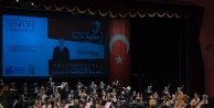 Dünyaca Ünlü Maestro Gürer Aykal'dan Eskişehir'de Anlamlı Veda: Konseri Acı Kayıplara İthaf Etti