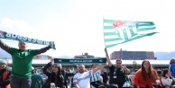 Osmangazi Meydanı Yeşil-Beyaz! Bursaspor'un Kritik Galibiyeti Dev Ekranda Coşkuyla İzlendi