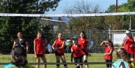 Osmangazi Belediyesi mini voleybol şenliği ile çocukları buluşturdu