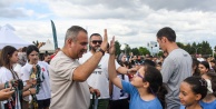 Osmangazi Belediyesi Mini Voleybol Şenliği'nde 1500 kız çocuğunu buluşturdu