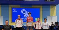 Osmangazi Belediyespor Badminton Takımı Bulgaristan'da Tarih Yazdı: Elifnur Demir ve Zeynep Berre Ocakoğlu'ndan Çifte Gümüş Madalya!