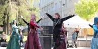 Altın Karagöz Halk Dansları Yarışması nokta gösterileri ile bursa'da festival coşkusu yaşatıyor
