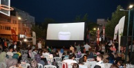 Osmangazi Belediyesi'nin yaz film gösterimleri Başaran Mahallesi'nde çocuklarla buluştu