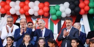 Bursa Büyükşehir Belediye Başkan Vekili Şahin Biba yeni eğitim-öğretim yılının ilk gününde öğrencilerin heyecanına ortak oldu