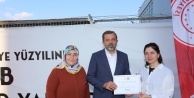 Gürsu'da kadınlar yüzme öğrendi: Ücretsiz kursları başarıyla tamamlayan 400 kadına sertifikaları verildi
