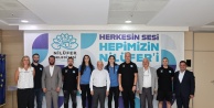 Nilüfer Belediye Başkanı Şadi Özdemir, milli voleybolcuları ağırladı: 'Gençleri hayata hazırlamak ve sporcu kültürünü güçlendirmek istiyoruz'