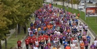 13. Eker I Run 'Koşmak Gerek' temasıyla Bursa'da başladı: Binlerce sporsever spor, doğa ve iyilik için buluştu