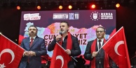 Bursa'da yağmura rağmen Cumhuriyet coşkusu: Binlerce vatandaş yürüyüş ve Ferhat Göçer konserinde buluştu
