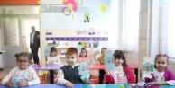 İnegöl'de 10. Kitap Günleri heyecanı: Öğrencilere tasarruf bilinci için 27 bin kumbara dağıtıldı