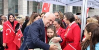 Nilüfer'de 103. yıl coşkusu çelenk töreniyle başladı: Şadi Özdemir'den 'Cumhuriyet umuttur' vurgusu