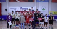 Osmangazi'de Cumhuriyet'in 103. Yılında 3x3 Basketbol Coşkusu: Başkan Erkan Aydın Gençlerle Sahaya Çıktı