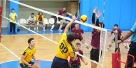 Yenişehir Belediyespor Voleybol Takımı'ndan fırtına gibi başlangıç: YSK Yıldız Spor'u 3-0 mağlup eden sarı-lacivertliler 2'de 2 yaptı