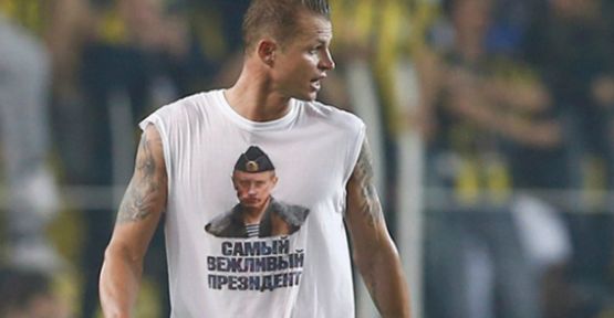 Tişörtü Yüzünden Ceza Yedi!