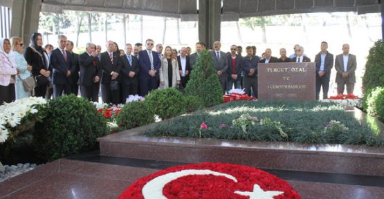 Turgut Özal Mezarı Başında Anıldı!
