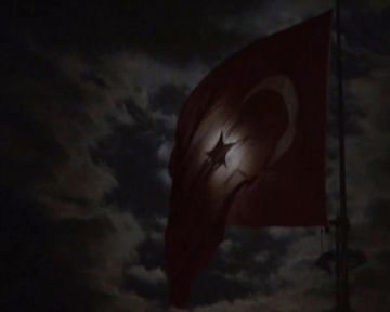 Türk Bayrağı ve Dolunay!