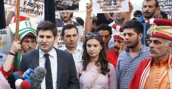 Ülkülcüer Konsolosluk Önünde Almanya'yı Protesto etti!