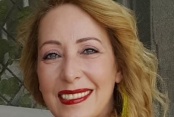 Rüyaların Fısıltısıyla Doğan Bir Destan: Serpil İpek Özçelik'ten "Işığın Mirası - Yalnız Değiliz"