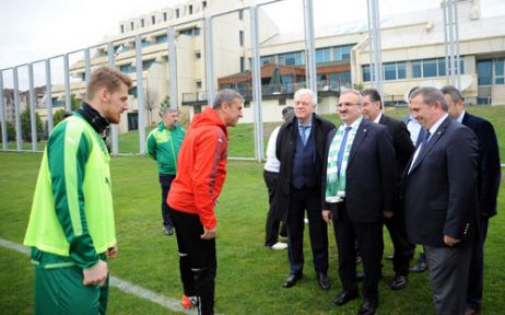 Vali Münir Karaloğlu'ndan Bursaspor'a Ziyaret!