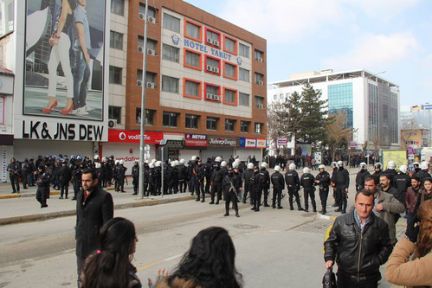 Van'da 18 Kişi Gözaltına Alındı!